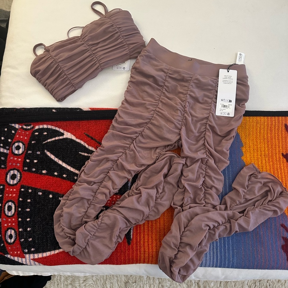 ALO Yoga Pink Ruched Set - Picture 2 of 3